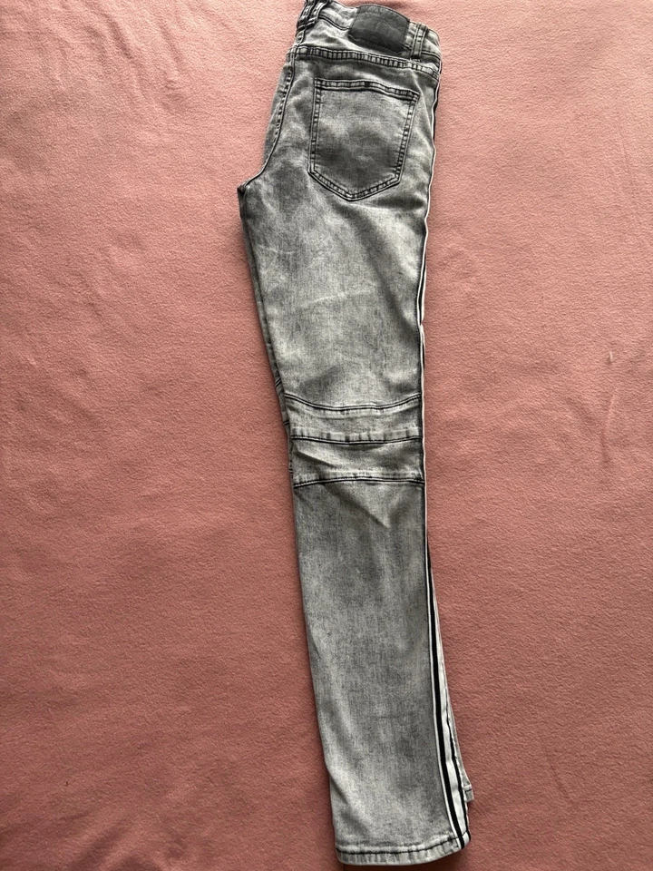 Rue 21 Premium Distress 灰色牛仔裤 30x32 码 — 第 4/4 张图片