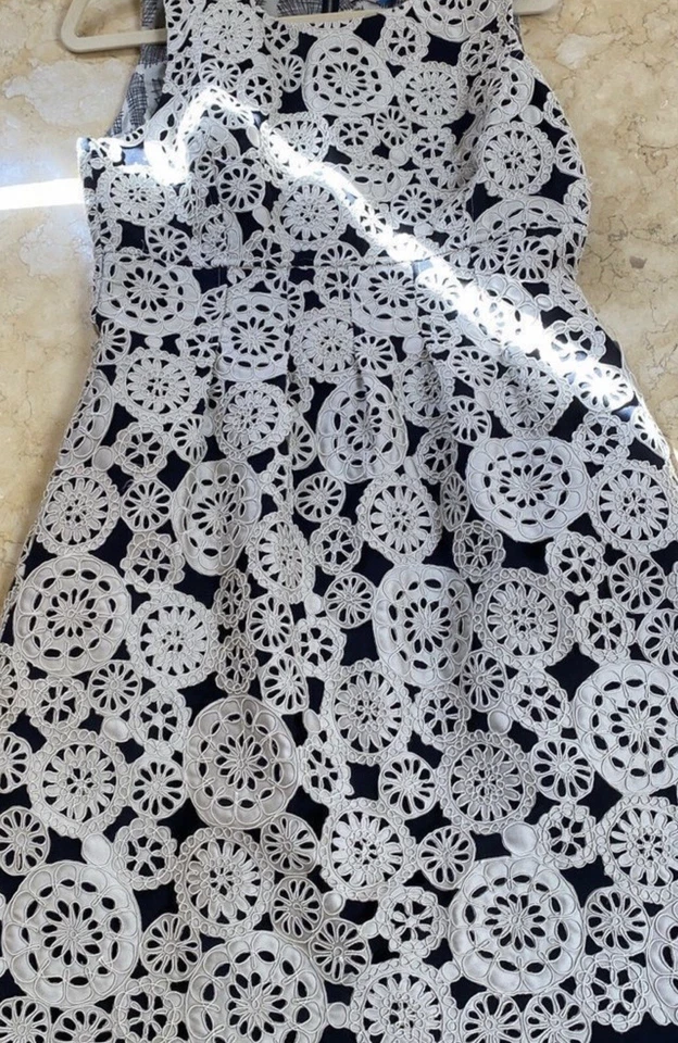 $1595 Vestido LELA ROSE Off White Marfil Encaje Crochet Mediano 4 más Chloe ¡Percha! Foto 4 de 4