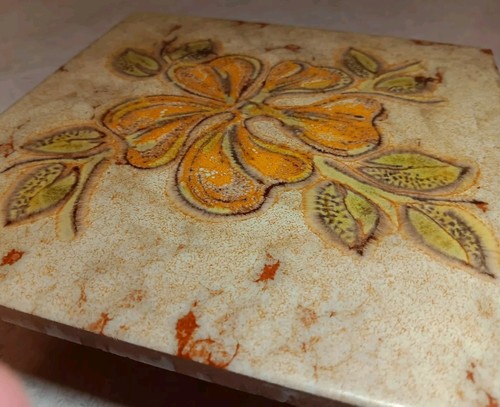Vtg 8"x8" Trivet MCM Natural Tone pointillism Leaves Flower ITALY w Plastic Feet - Picture 4 of 10