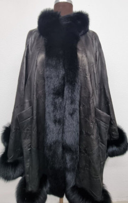 Leder Mantel Jacke Cap schwarz gefärbter Blaufuchs- Umrandung  Gr. 46 Real Fur