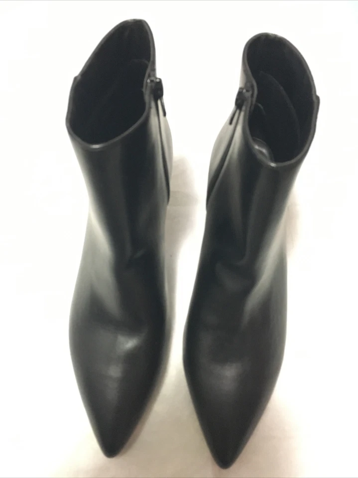 BOTÍN TACÓN GATITO BANANA REPUBLIC NEGRO, (NUNCA CAMINÓ POR LAS CALLES). Foto 2 de 4