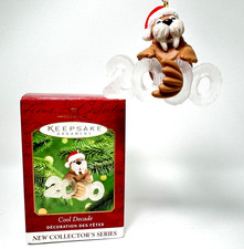 2000 Hallmark - COOL DECADE 1 - WALRUS - SANTA HAT - Xmas Ornament