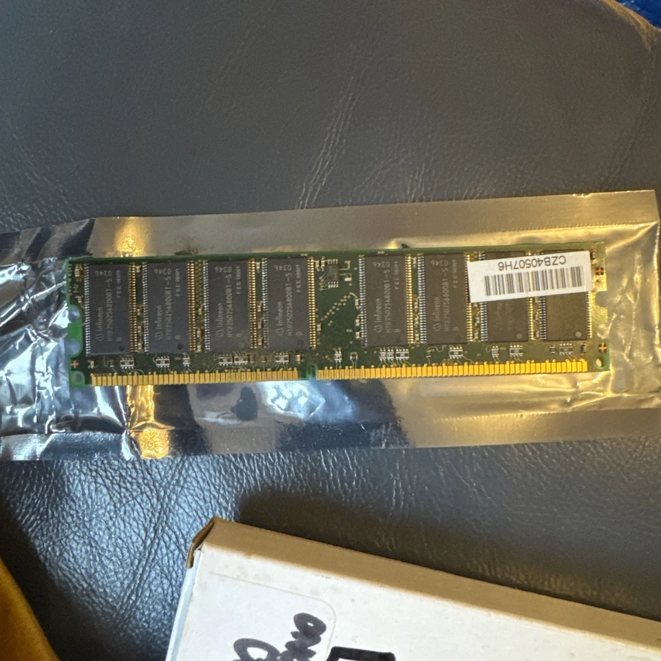 Infineon 512MB DDR RAM 400MHz CL3 PC-3200U DDR1 PC DESKTOP Memory Stick Module  - Image 3 of 3