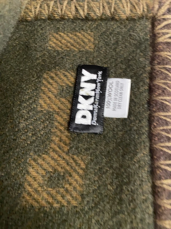 Vintage DKNY Scarf Made In Scotland 100% Wool  25x66” Tribal Aztec Deep Greens - Image 4 of 4