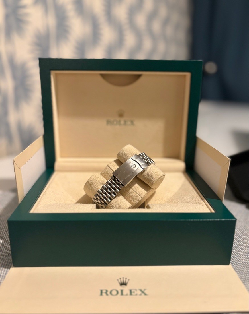 Rolex Datejust 36mm 126200 Mint Green Dial Box & Papers 2022 image 3