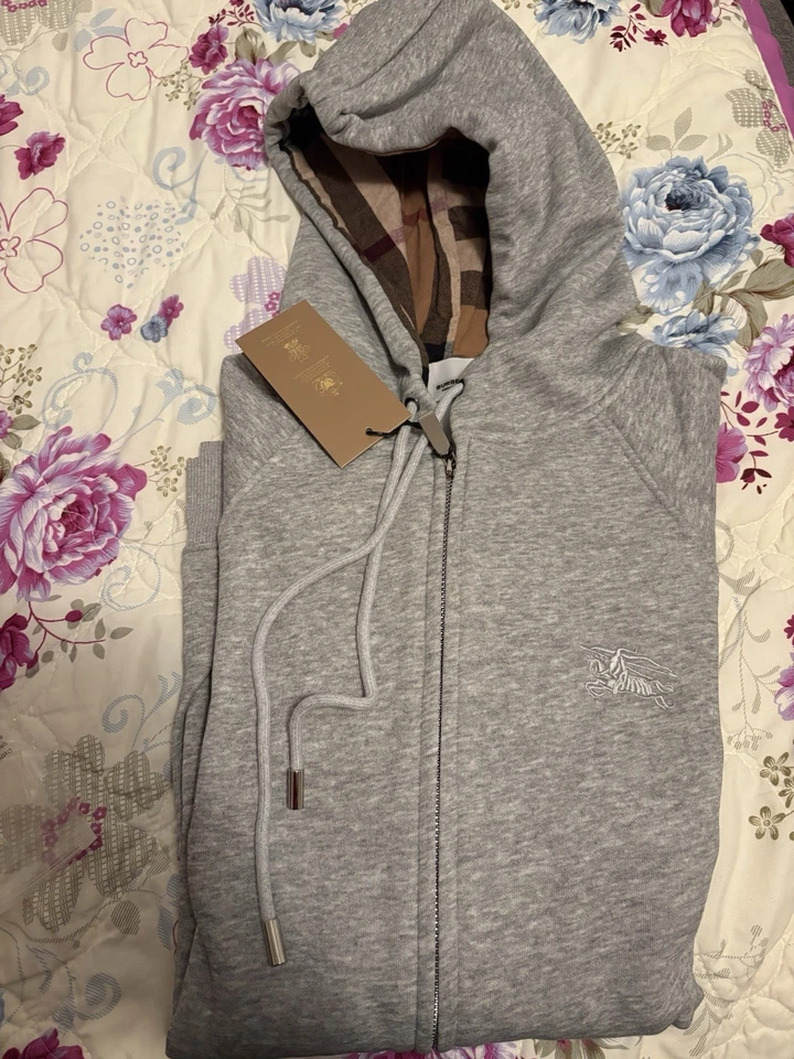 Burrbery 男式拉链连帽衫,尺寸 M,全新 — 第 3/3 张图片