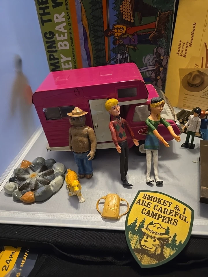 1972 RARE Camping the Smokey Bear Way Set in Original Box with added extras. - Image 2 of 4