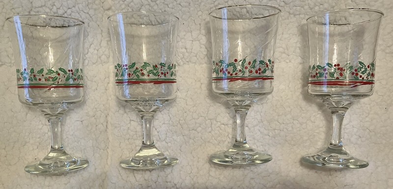 Vintage Arby's 1985 Christmas Collection Holly Berry Stemmed Set of 4;  9 oz.