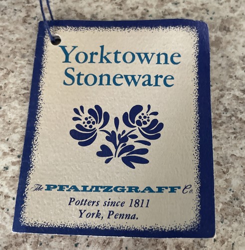 Pfaltzgraff YORKTOWNE Stoneware TEA POT Teapot 7-550 Old Castle mark. NEW - Picture 2 of 7