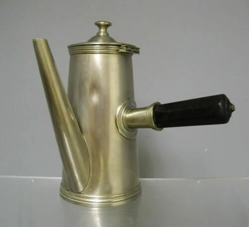 Cafetières et moulins à café de collection en métal