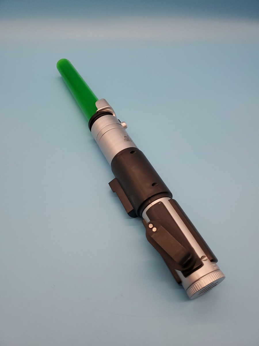 2002 HASBRO STAR WARS LIGHTSABER GREEN