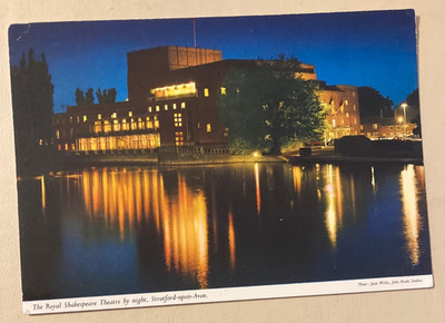 Unbenutzte Postkarte - Stratford upon Avon - Das Royal Shakespeare Theater bei Nacht