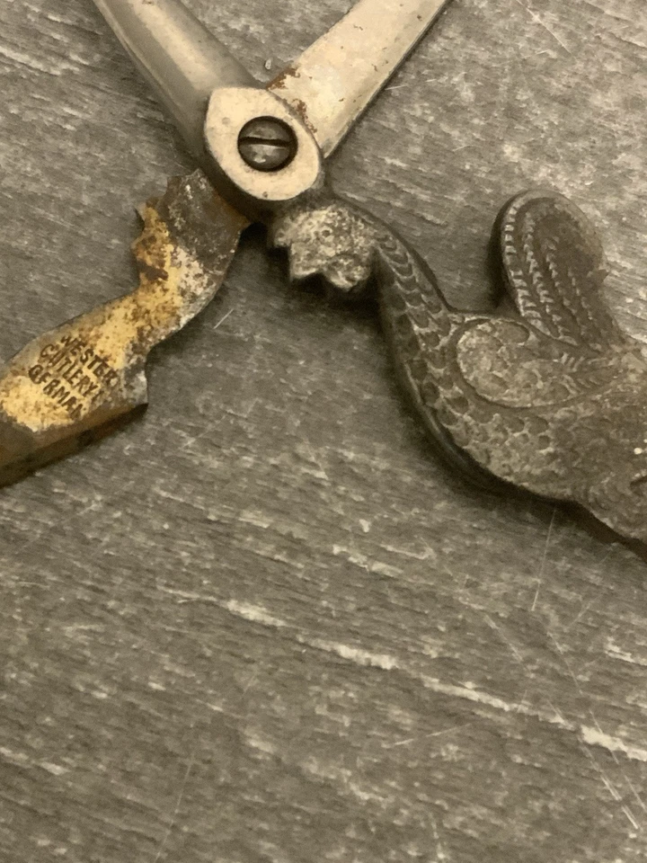 Tijeras de coser cubiertos occidentales vintage con figura de gallo alemán Foto 3 de 3