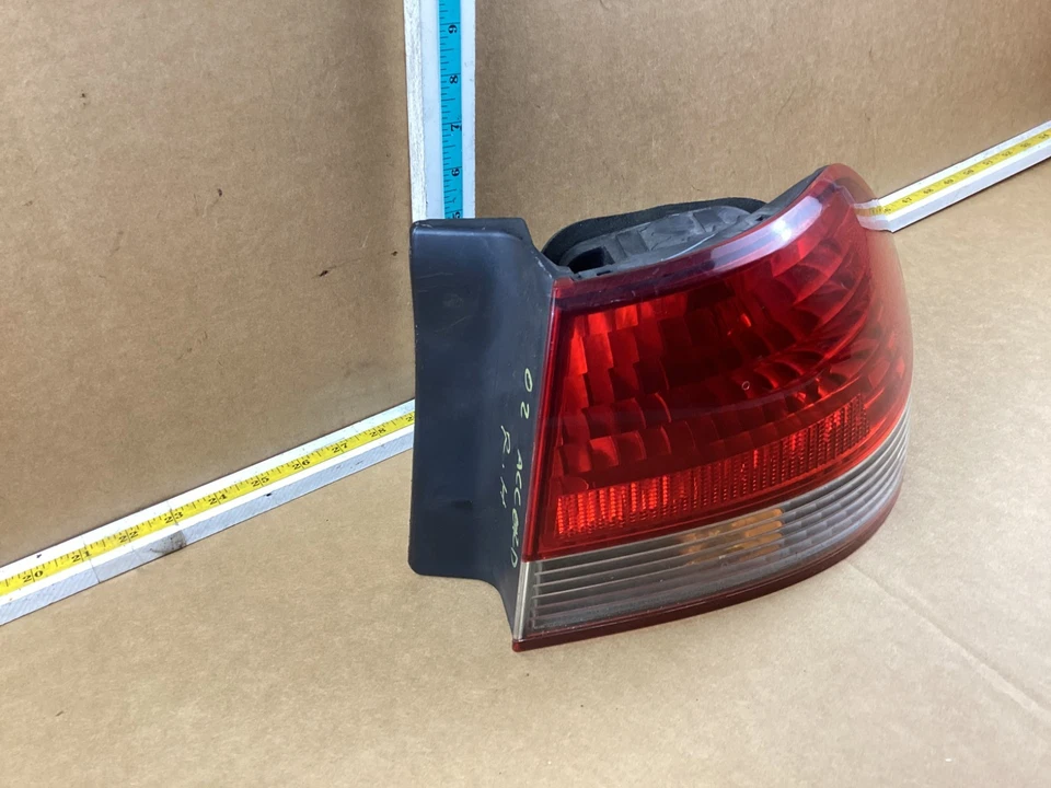 Luz trasera derecha del lado del pasajero Honda Accord 2001-2002 OEM Foto 2 de 4