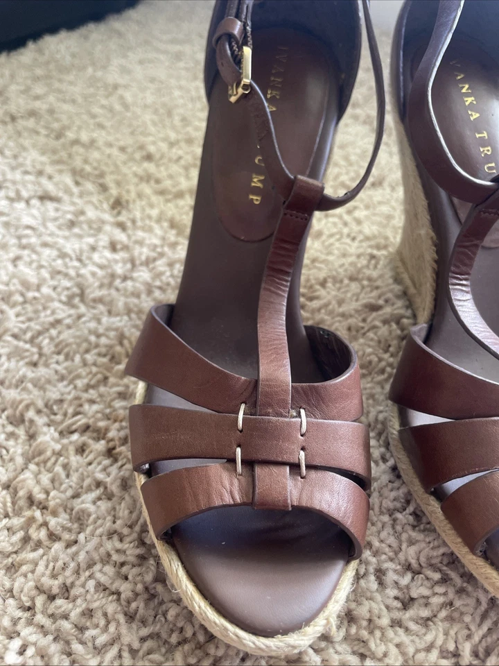 Zapatos de tacón Ivanka Trump Itetta marrón con tiras hebilla ajustable para mujer 7,5 M Foto 2 de 4