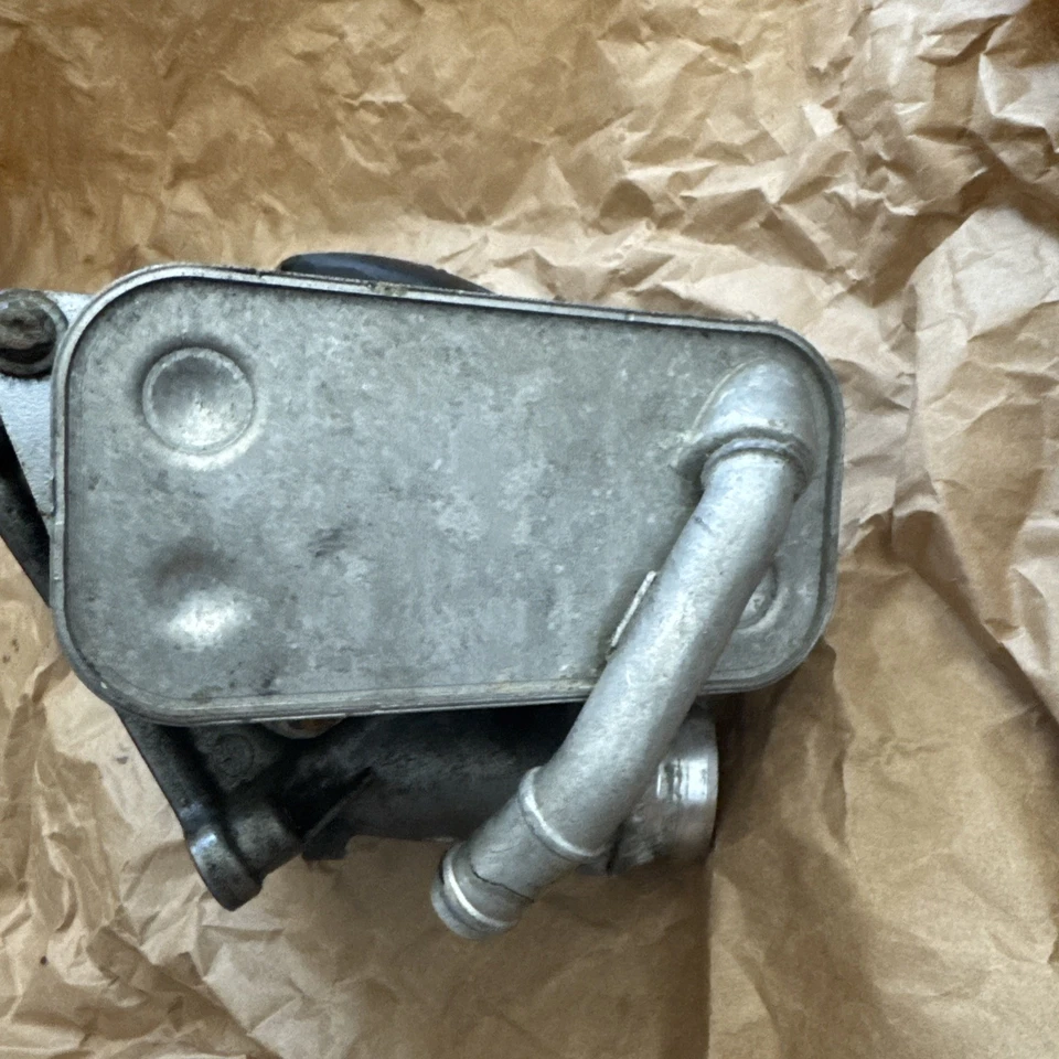 Enfriador de carcasa de filtro de aceite del motor N20 para BMW 528I 2013-2016 2,0 l AWD Foto 4 de 4