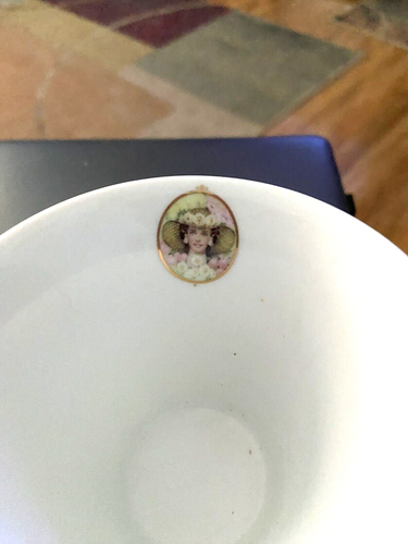 AVON 2007 HONOR SOCIETY COMMEMORATIVE TEACUP AND SAUCER - Picture 4 of 8