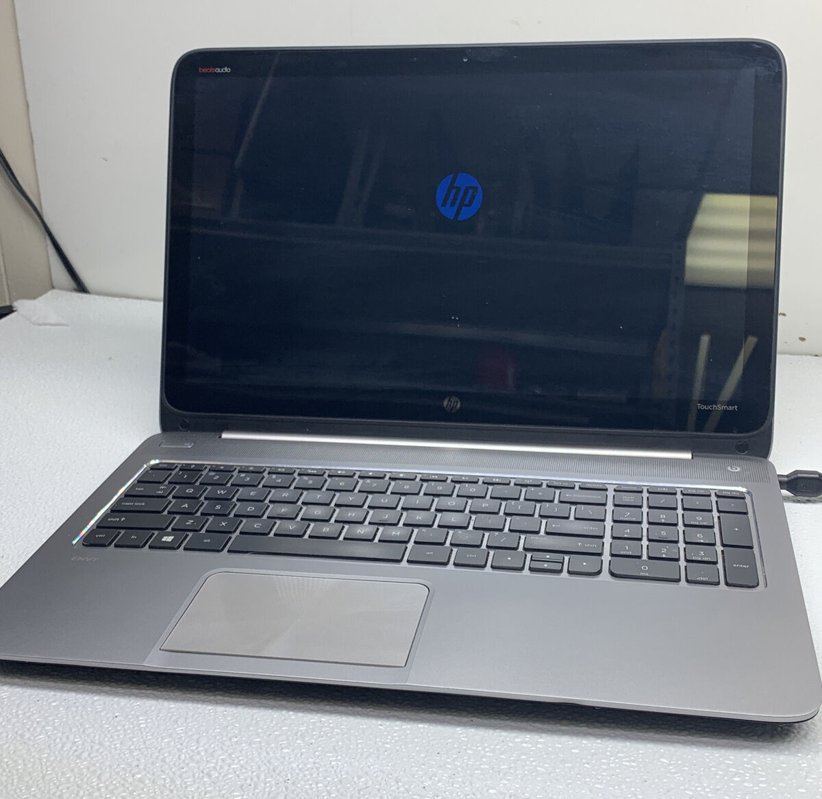 HP ENVY Touch Beats M6-K015DX SleekBook 15.6 HP ENVY Touch Beats M6-K015DX SleekBook 15.6