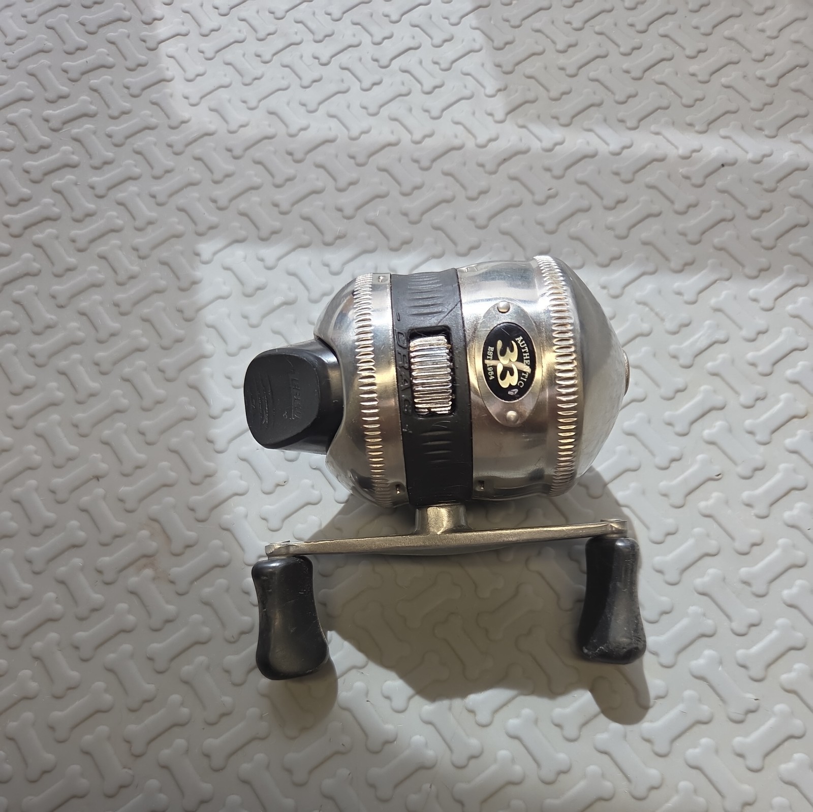 Vintage Zebco 33 Authentic 33J-D7 closed face spinning reel, Fishing, Collectors
