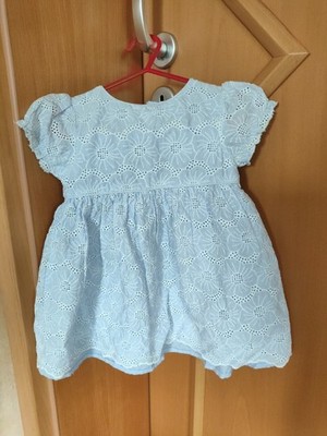 hellblaues Sommerkleid kurzärmlig mit Blütenstickerei Topomini Größe 86