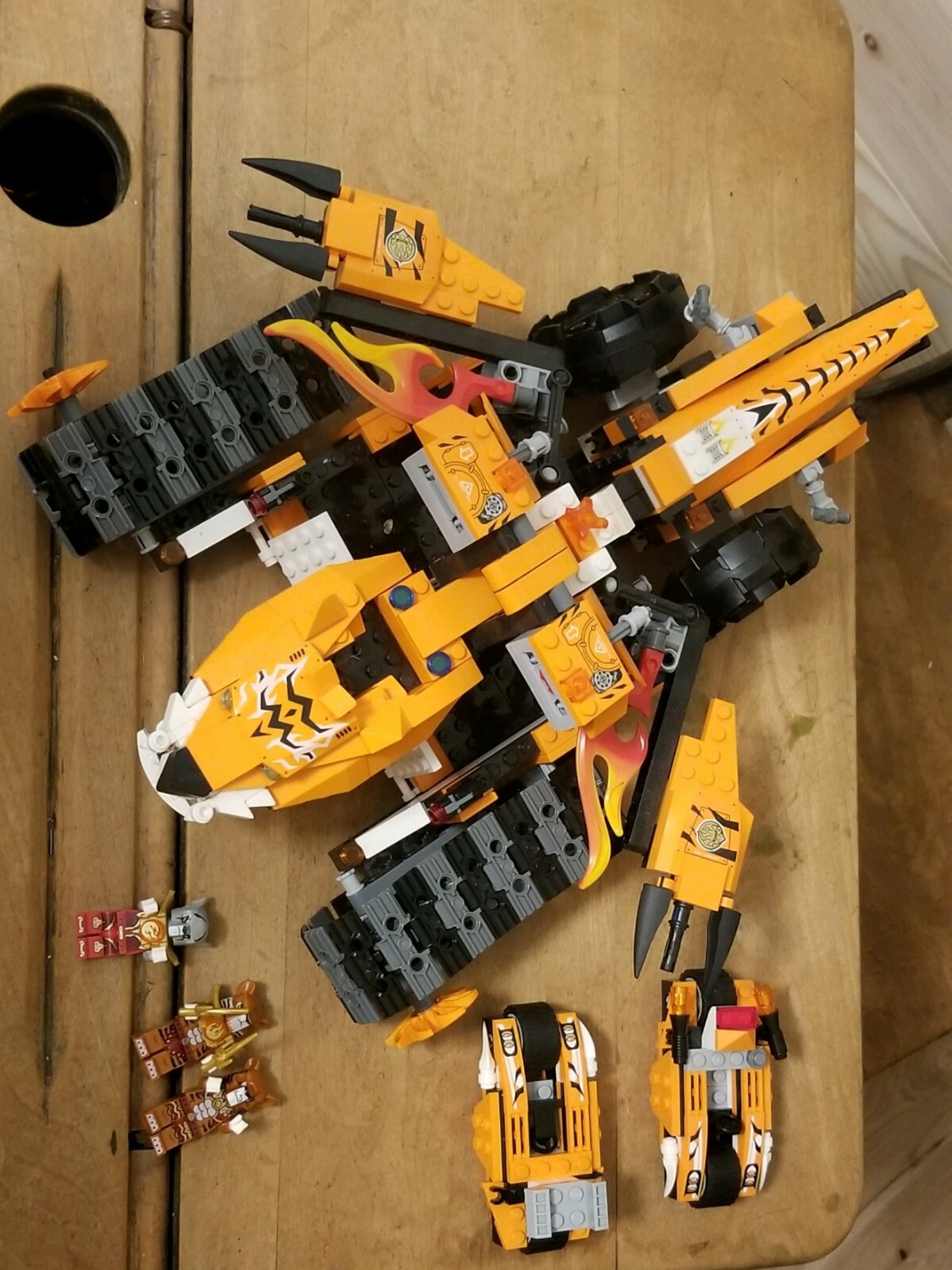 lego chima 70224 tiger's mobile command