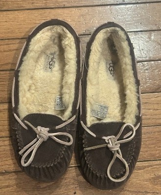 UGG Dakota Womens 8 Slippers Moccasins Dark Brown Espresso Suede Shearling Fur