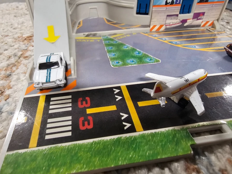 Vintage Micro Machines ⭐ Battery & Gas Can Playsets ⭐ + Extras - Image 4 of 4