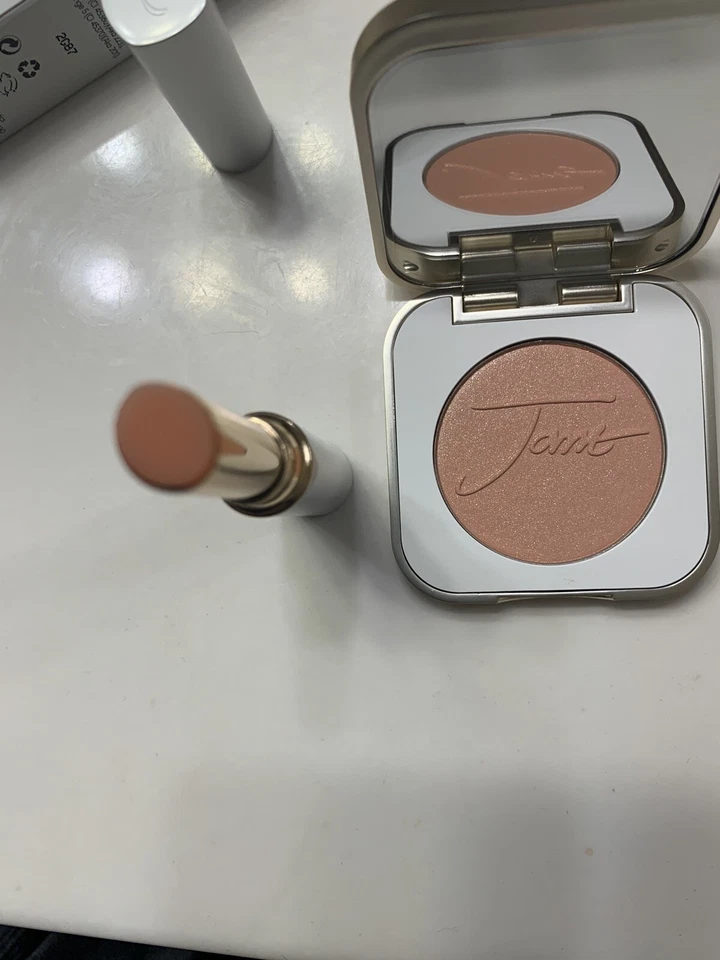 Jane Iredale Blossom Brillo de Labios Susurro Rubor, Mancha de Labios y Mejillas Rosa para Siempre Foto 3 de 4