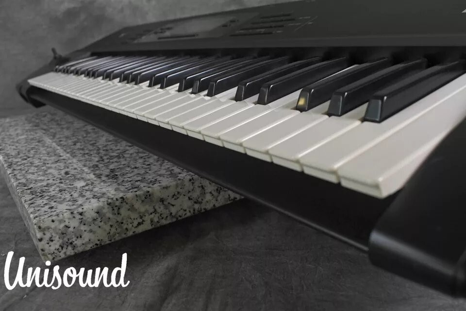 Korg 01/W FD 61-Key Keyboard Synthesizer with Power Cable Used
