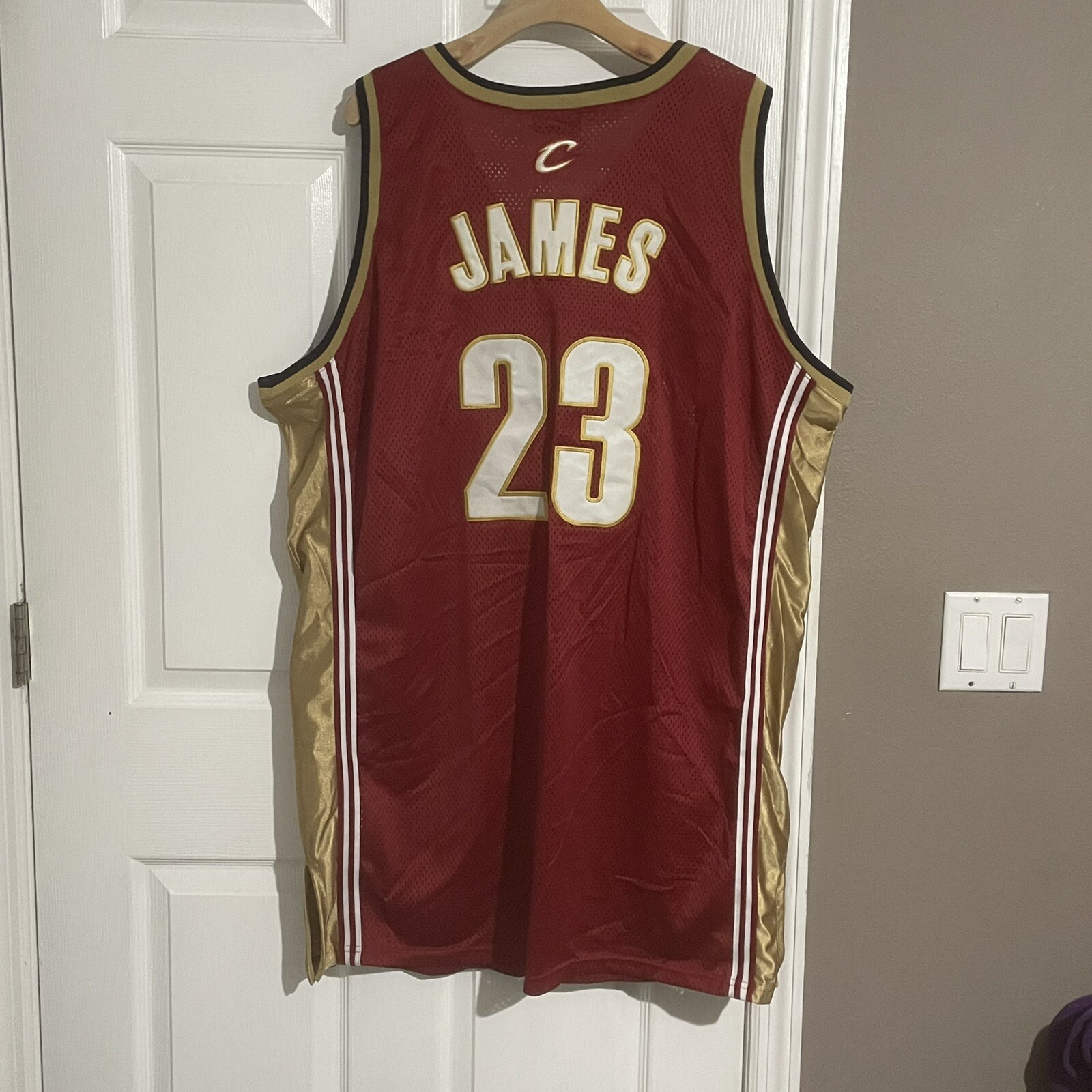 LeBron James Cleveland Cavaliers Reebok Vintage Jersey Size 56 Red Gold White Stripes