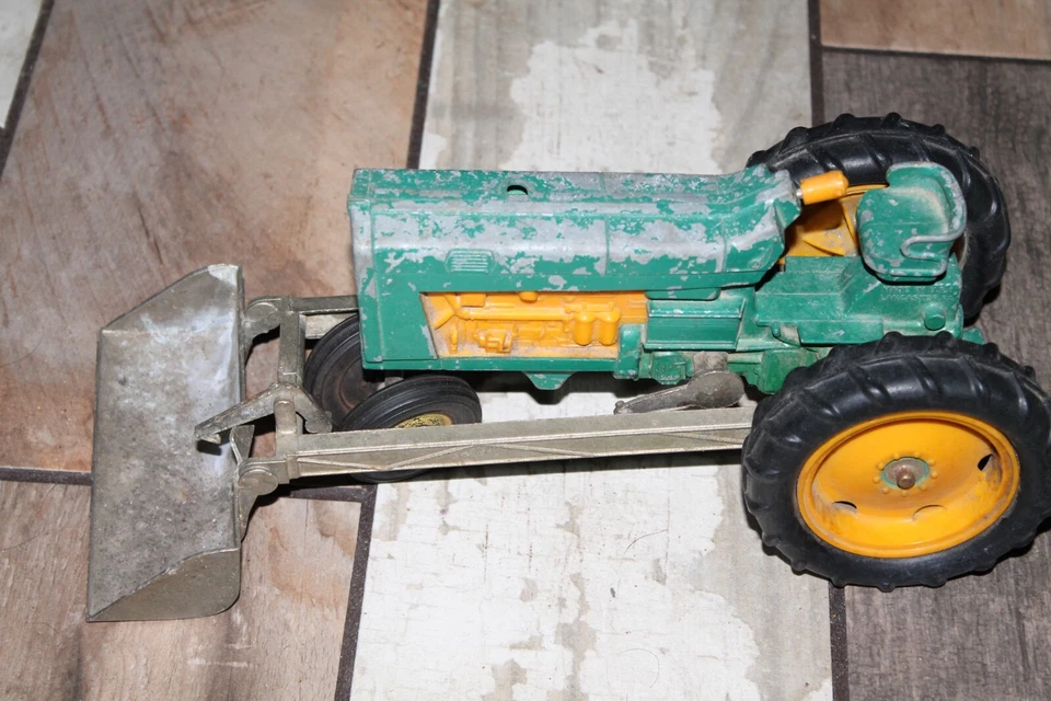 ¿John Deere vintage? Tractor de juguete Hubley Kiddie #500 con cargador frontal Foto 2 de 4
