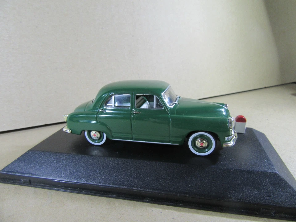 698S Nostalgie 24 China Simca 9 Dovetail Sedan 1954 Green Dark 1:43 New +Box - Image 4 of 4