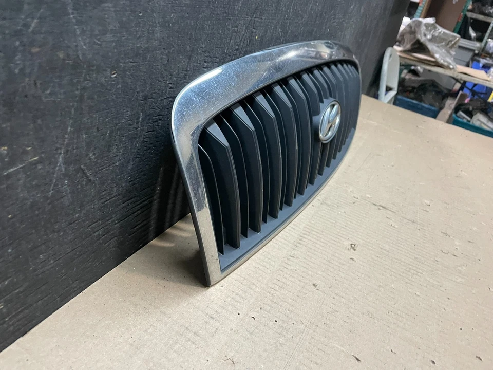 2001 to 2005 Hyundai Sonata Front Upper Grille Grill Bumper i7548 OEM DG - Image 3 of 4
