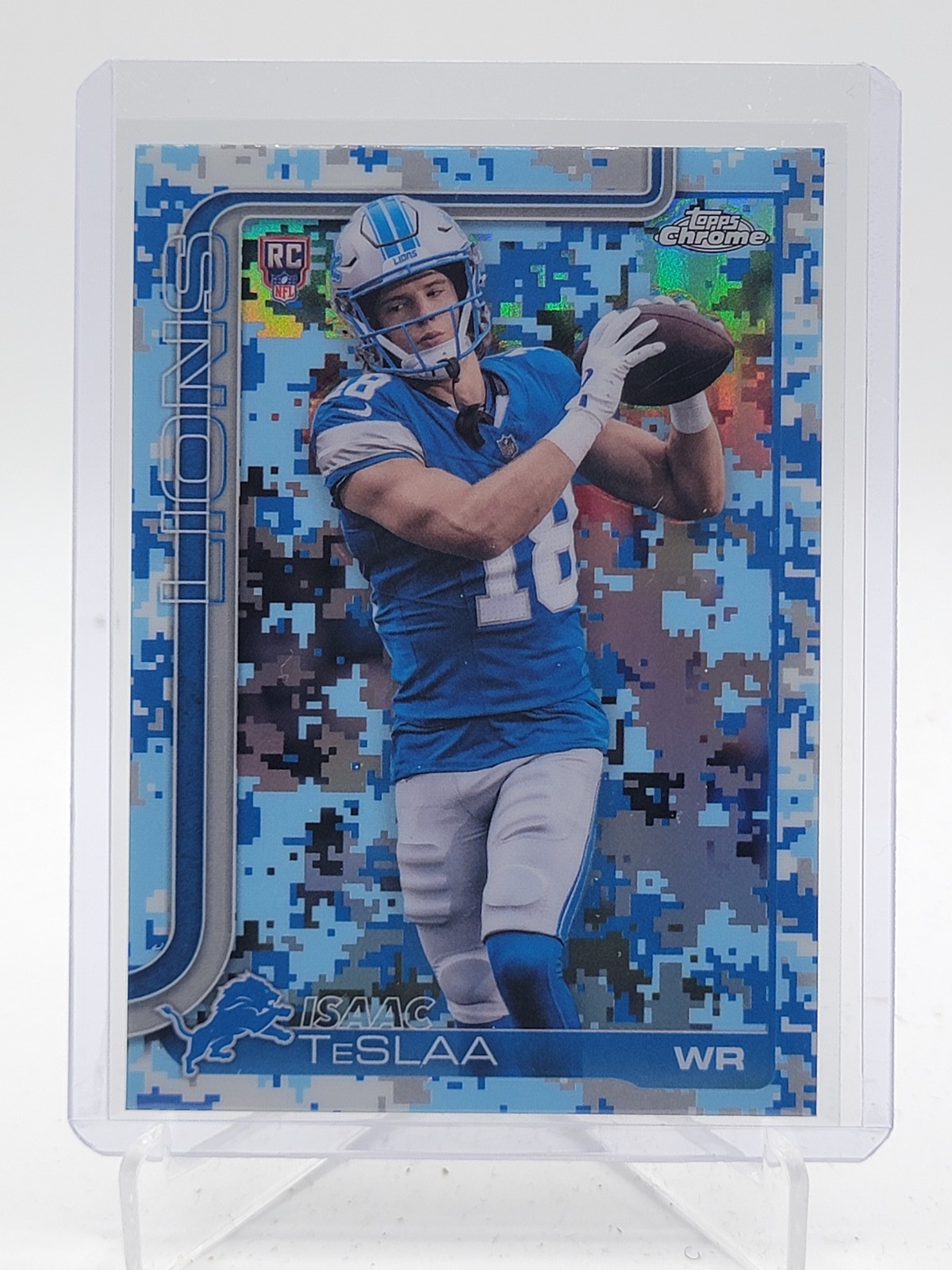 ISAAC TESLAA 2025 TOPPS CHROME ROOKIE TEAM CAMO REFRACTOR #320 LIONS Q6772 B