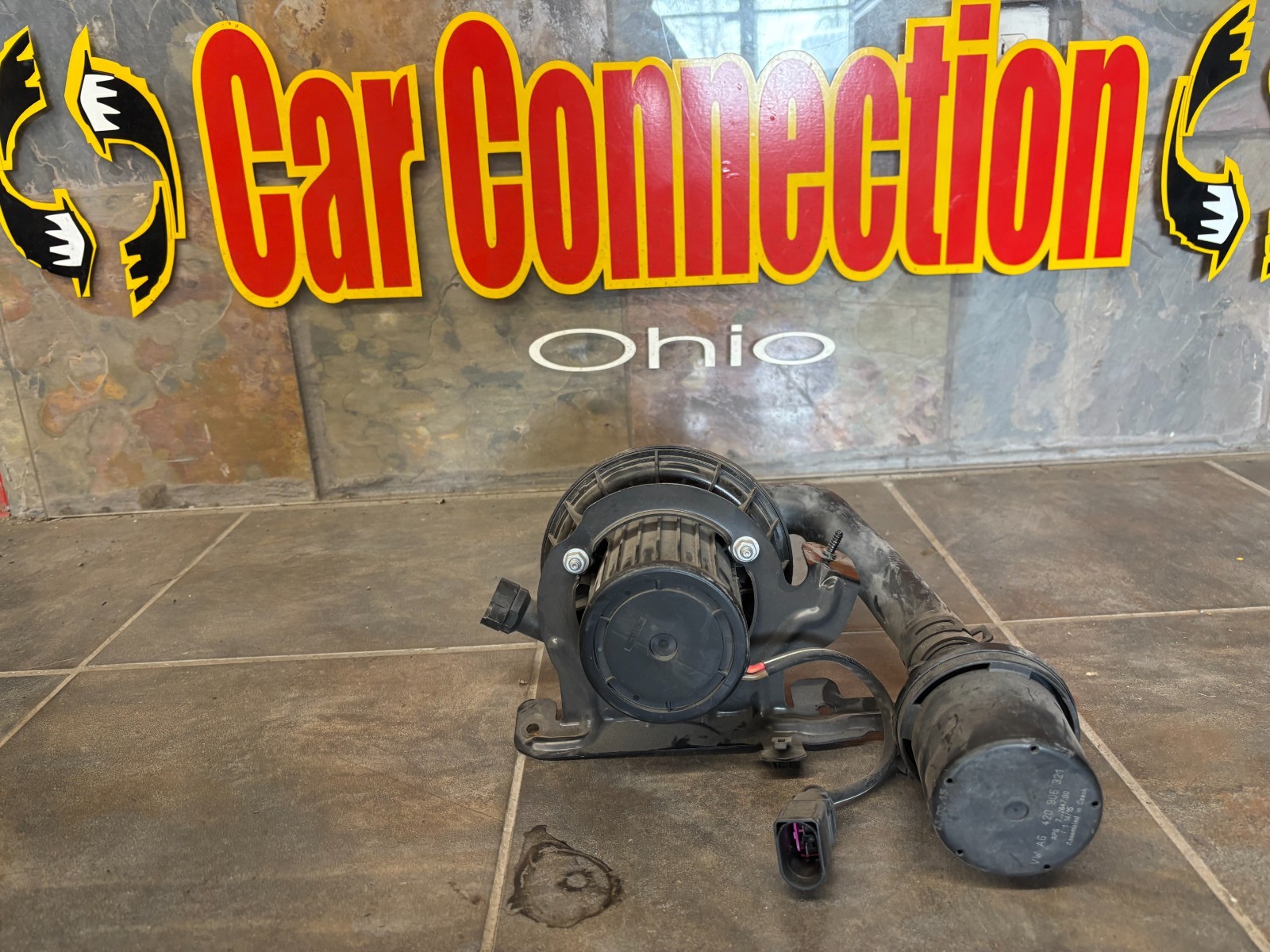 LAMBORGHINI HURACAN PASSENGER REAR RIGHT HAND SIDE VACCUM PUMP 4S0 906 601