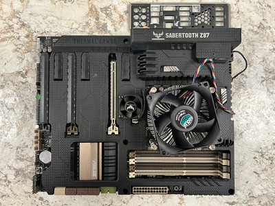 ASUS TUF Sabertooth Z87 ATX Mainboard Sockel 1150 with Intel Core i7-4770K CPU