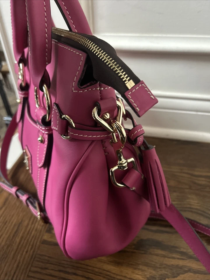 Bolso Dooney and Bourke Fucsia Pennrose RARO Rosa Borla Foto 4 de 4