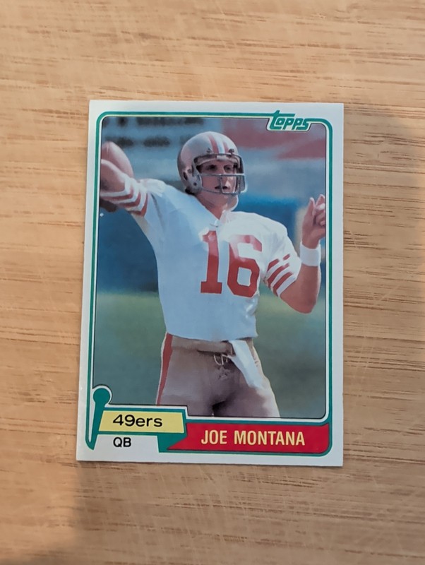 JOE MONTANA 1981 TOPPS VINTAGE ROOKIE CARD RC #216 S.F. 49ERS  EX+/NM CONDITION 