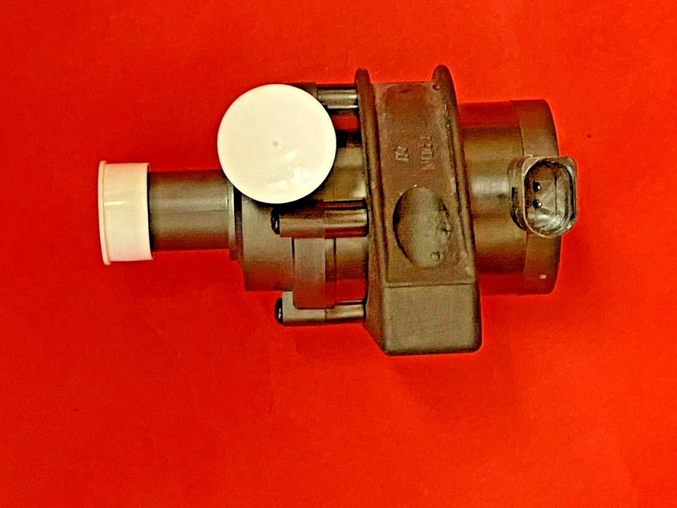 Bomba de agua auxiliar del motor Beck/Arnley 131-2471 para Audi A3, A5 Quattro, Q5, TT Foto 3 de 4