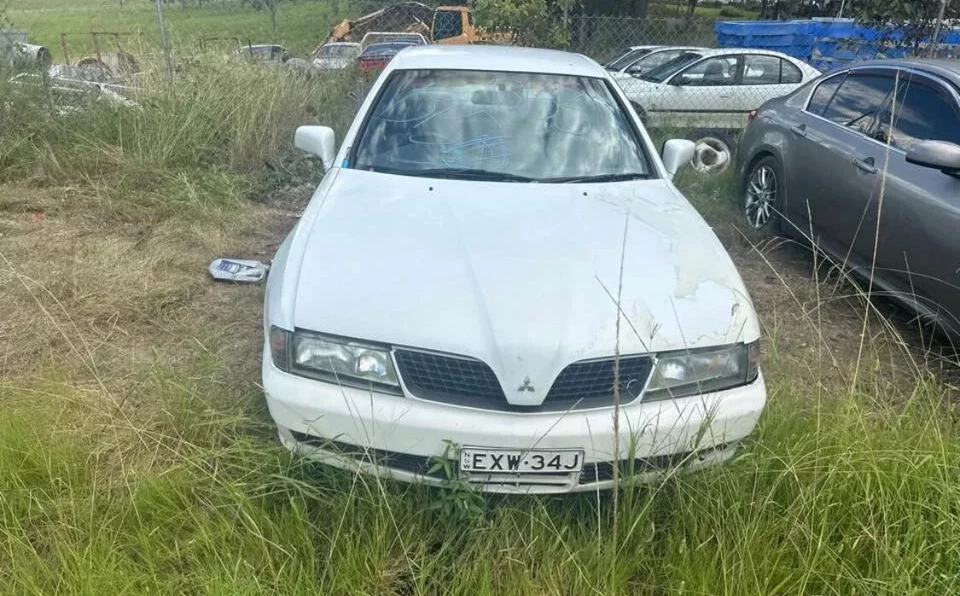 2001 Mitsubishi TJ Magna Thermostat Housing Coolant Outlet 00 01 02 #B155 - image 3 of 4