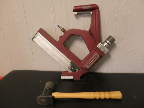 Cloueur de plancher Portamatic modèle 421 110 psi avec marteau - Photo 1 sur 12