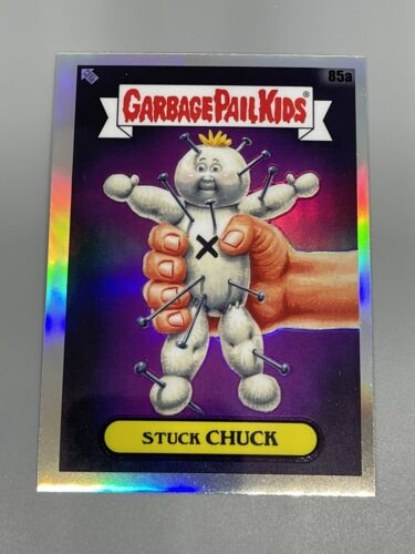 2020 Topps Chrome Garbage Pail Kids Series 3 Base Refractor #85a Stuck Chuck - Afbeelding 1 van 2