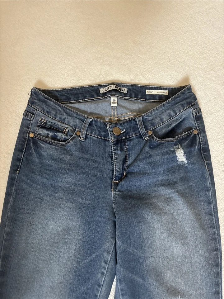 Code Bleu Soho Petite Skinny Ankle Blue Jeans Size 6 Lightly Distressed - Image 2 of 4