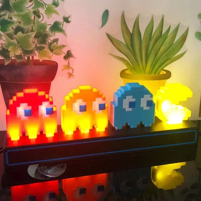 BANDAI Lampada Halloween Pac Uomo e Fantasmi Luce Notturna Pac Man Figura da Collezione Regalo