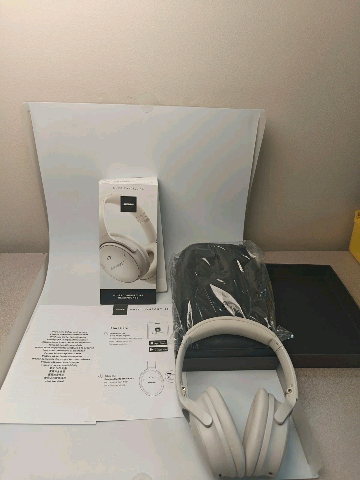 Bose QuietComfort 45 Wireless Over-Ear Headphones White Smoke Low Use Excellent!-image