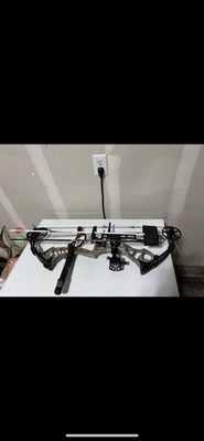 PSE Stinger Max RH 30-70Lbs  With Black Mountain Sight See pics!
