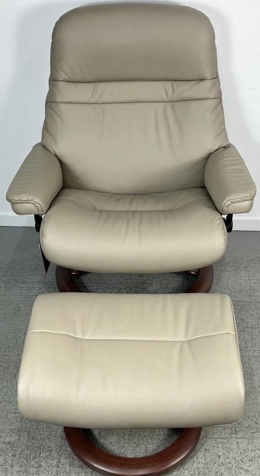 *NUEVO* Otomana reclinable giratoria de cuero marrón grande "SUNRISE" Ekornes Stressless Foto 2 de 4