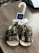 Nwt Baby Gap girls green camo sandals 0-3 months new