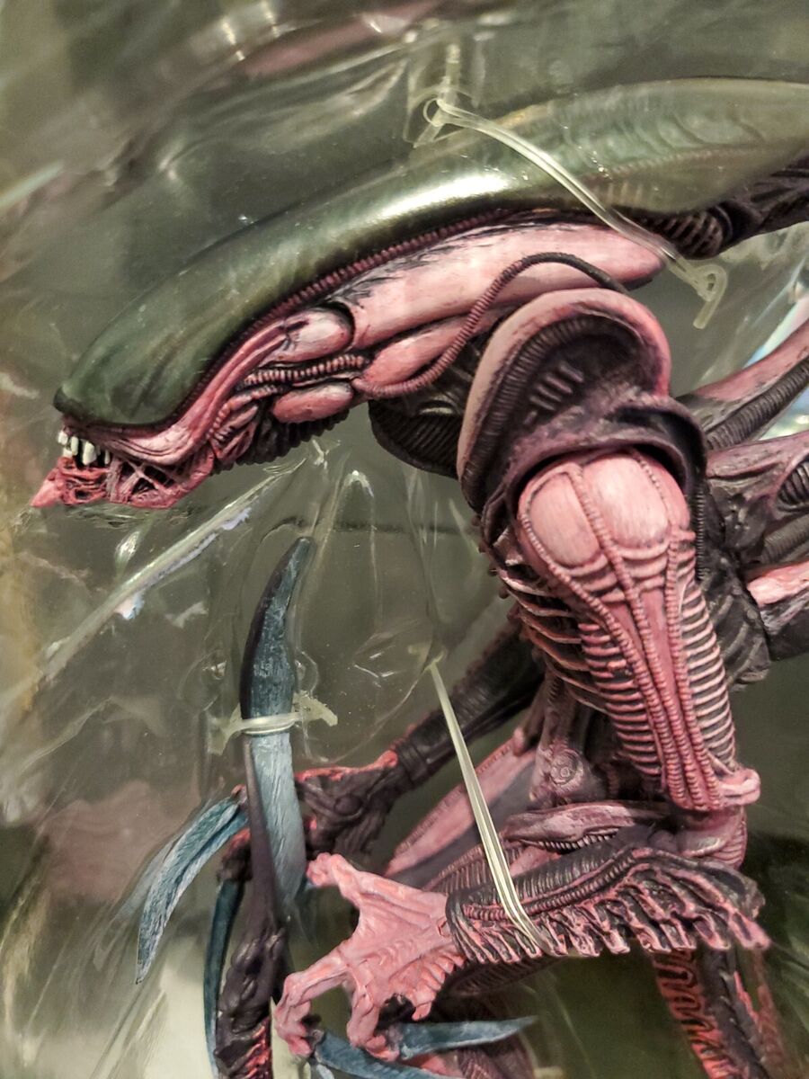 Neca Alien Vs Predator: Razor Claws Alien 7 Scale Action Figure