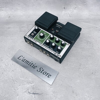 ギター BOSS RE-20 Space Echo Roland RE-201 Boss brings back the iconic Roland Space Echo RE-201 as two guitar